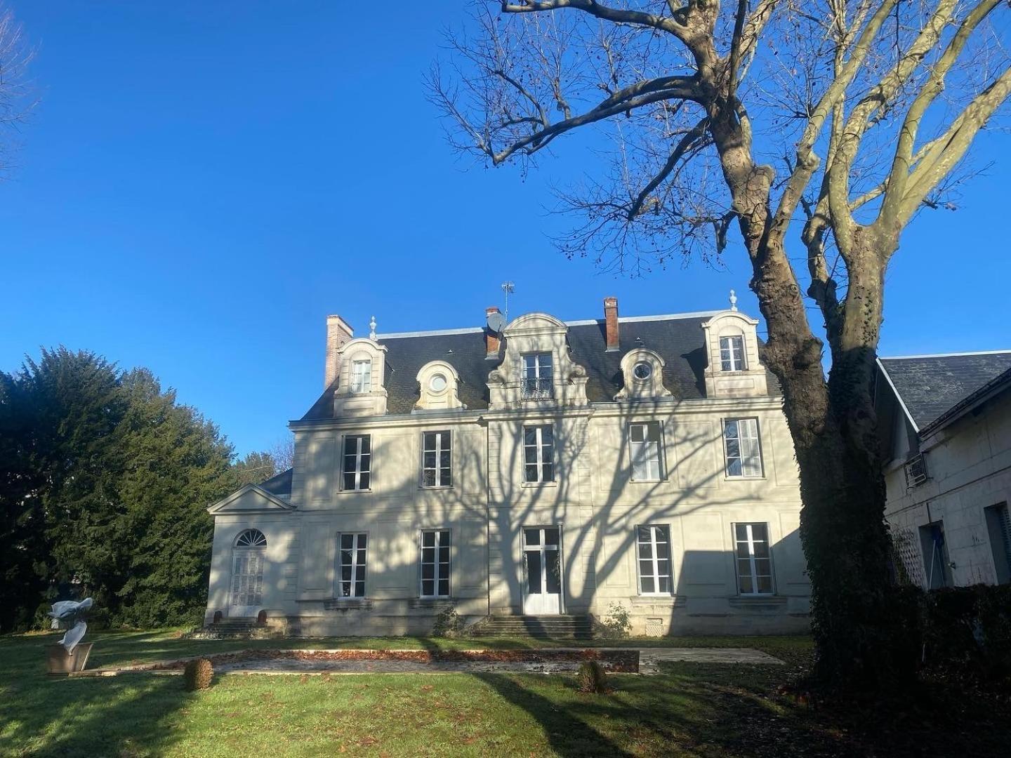 La Grande Carree Bed & Breakfast Saint-Cyr-sur-Loire Exterior foto